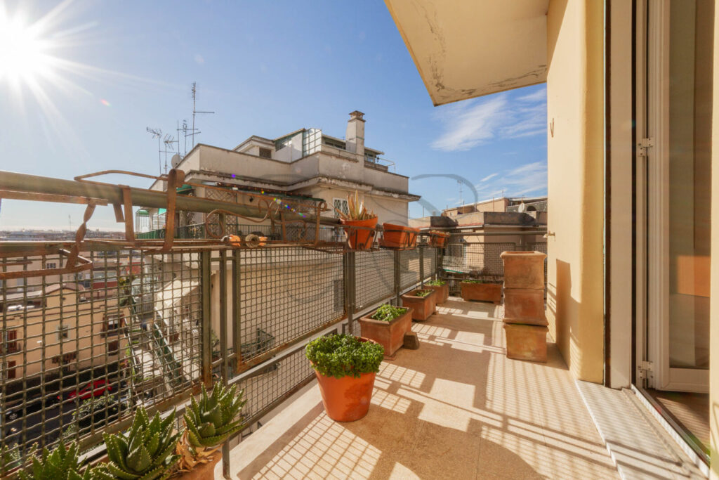 appartamento monteverde, balconata abitabile, vista aperta, venduto da Class & Country Homes