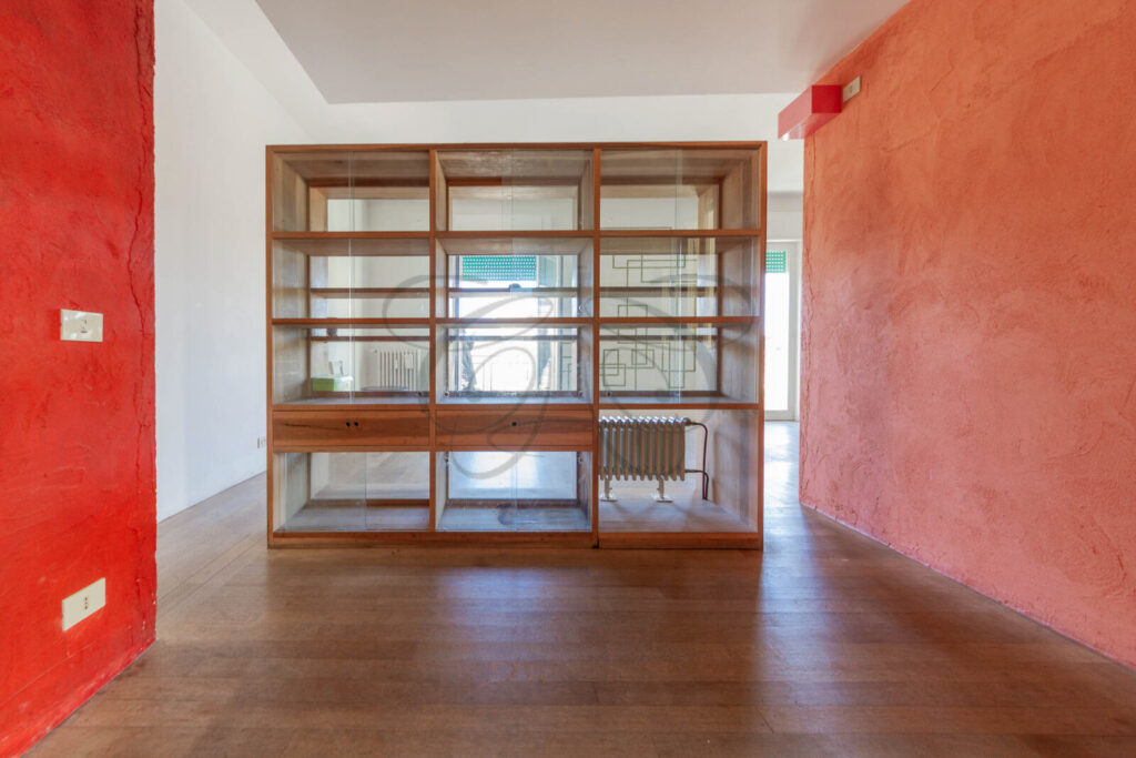 appartamento monteverde, soggiorno, corridoio, venduto da Class & Country Homes