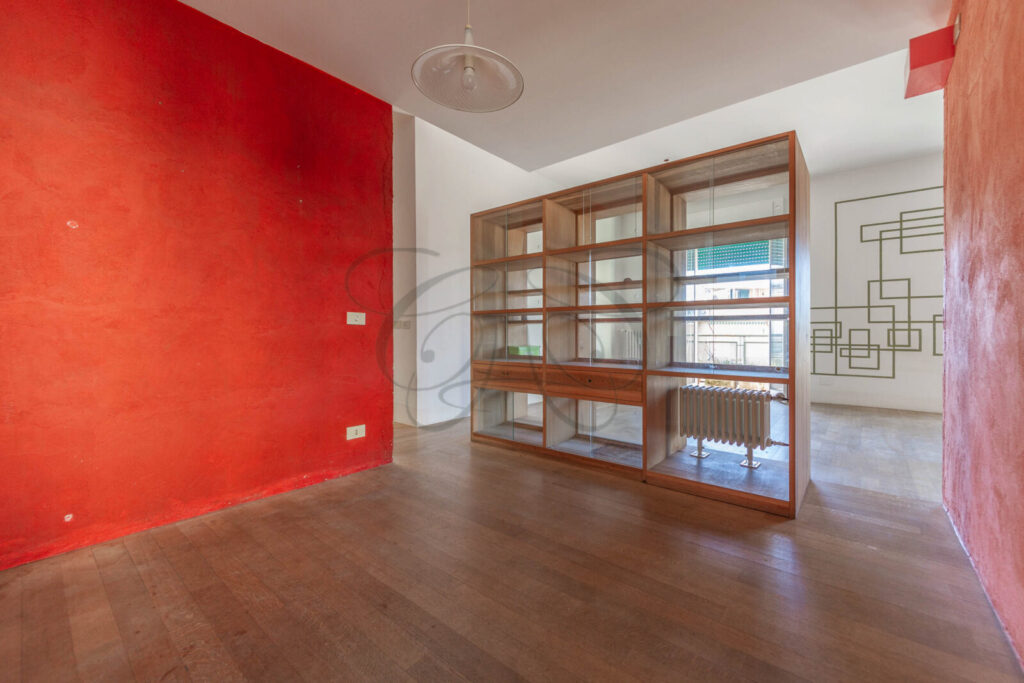 appartamento monteverde, living, librerie, spazi di contenimento, venduto da Class & Country Homes