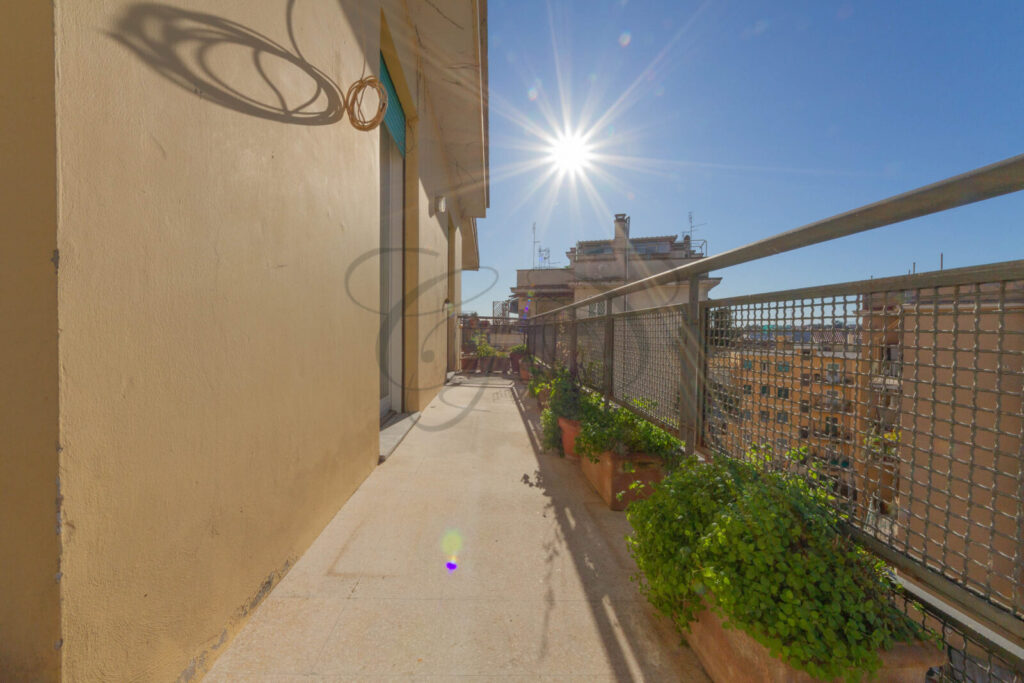 appartamento monteverde, balcone, vista quartiere, venduto da Class & Country Homes