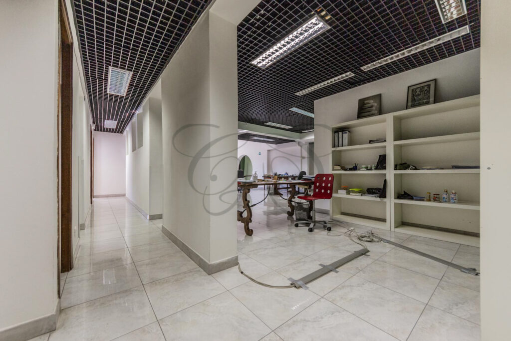 Ampia stanza per ufficio direzionale, ufficio in affitto EUR - Class & Country Homes.