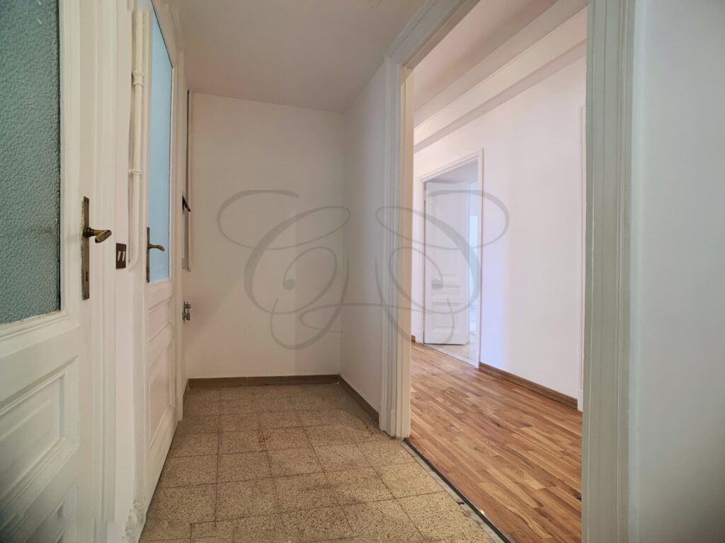 Ampia cucina di un appartamento di lusso affittato da Class & Country Homes nel quartiere Parioli-Pinciano.