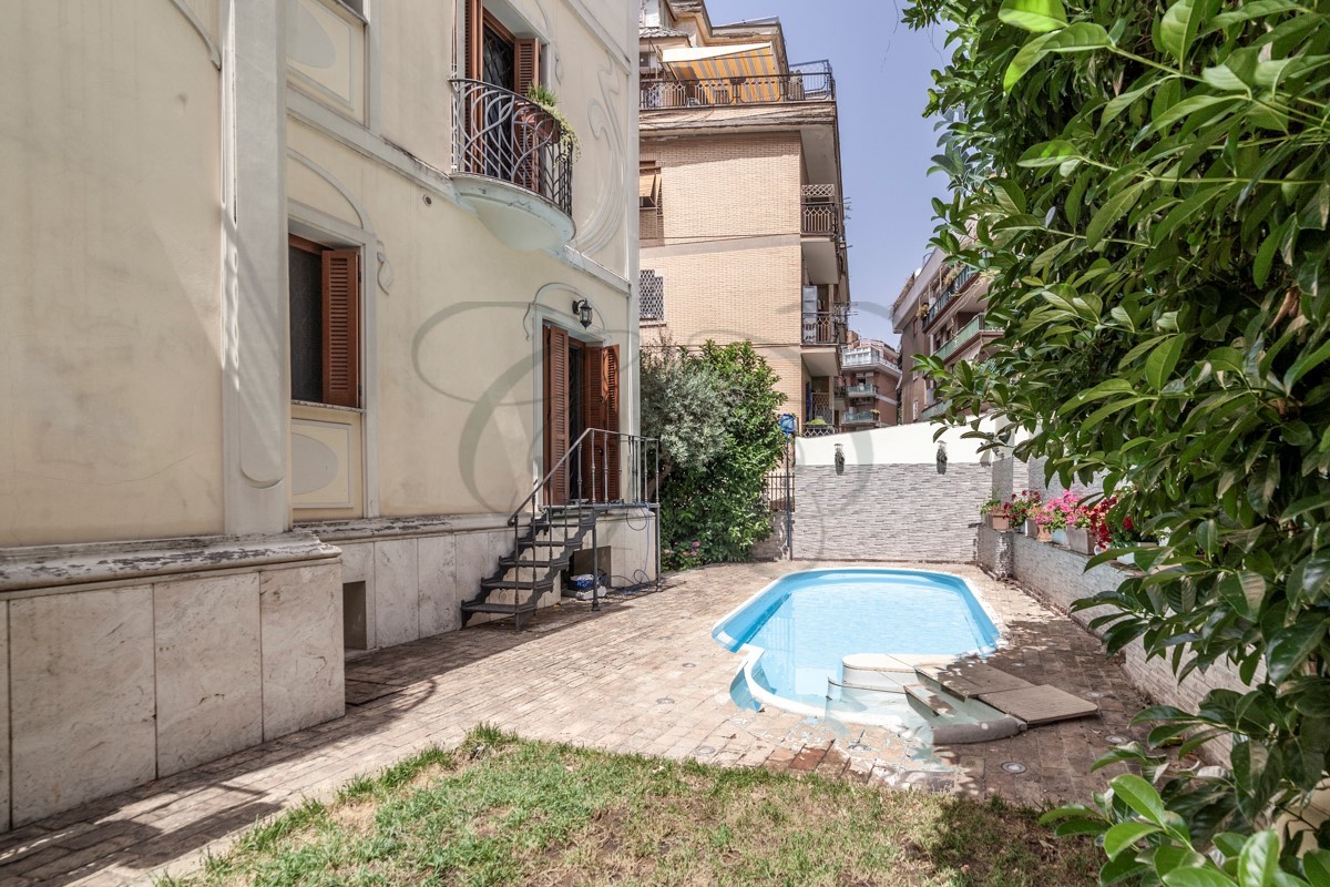 Luxury Villas for Sale in Rome: Entire Renovated Building with Garden and Pool