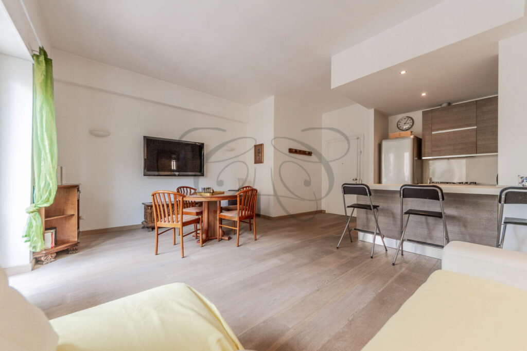 vendita appartamento monteverde, soggiorno, zona pranzo, area relax, affittato da Class & Country Homes