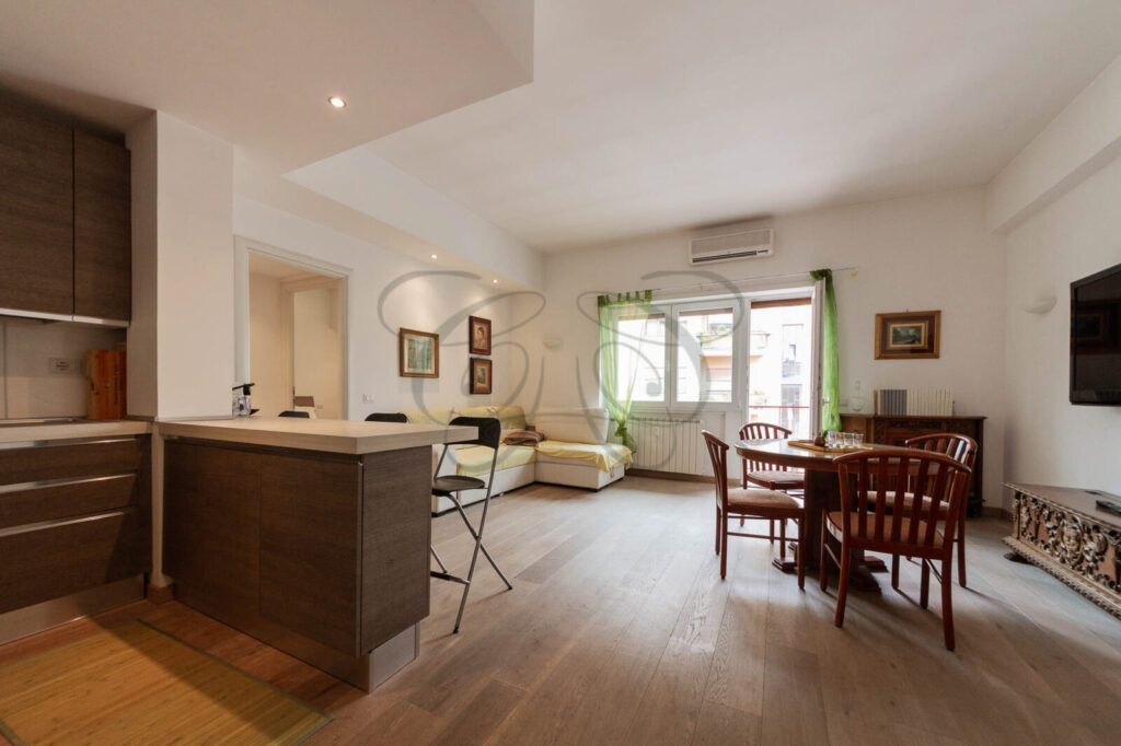 vendita appartamento monteverde, soggiorno, luminosità, interni, affittato da Class & Country Homes