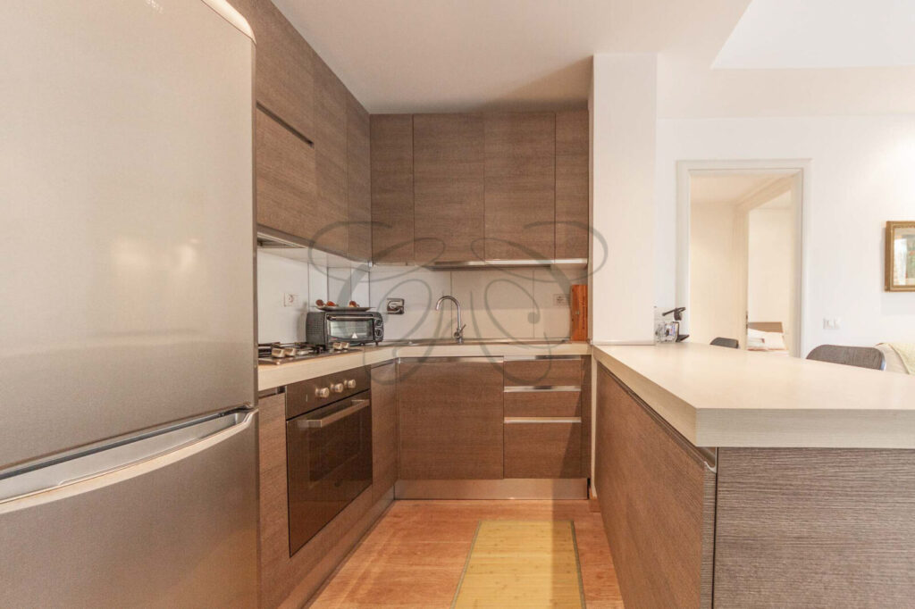 vendita appartamento monteverde, cucina, mobili moderni, arredo, affittato da Class & Country Home