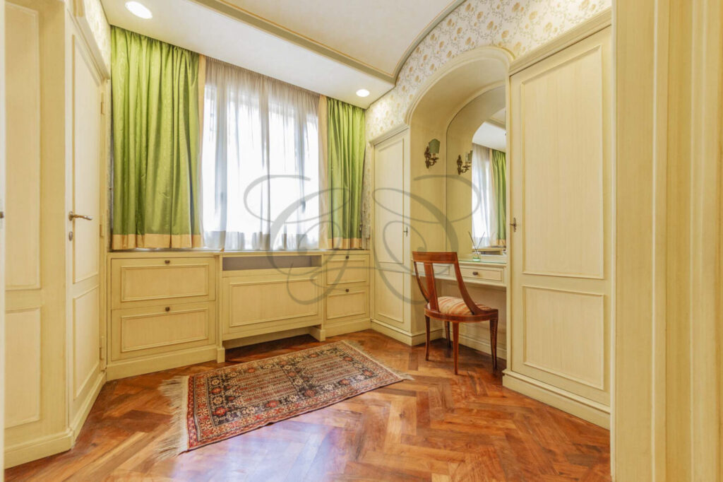 Suite padronale in un'ala riservata della casa, immobile affittato da Class & Country Homes a Roma.