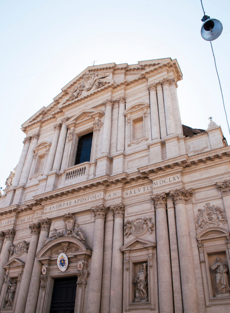Negozio dal grande potenziale commerciale in centro a Roma, affittato da Class & Country Homes.