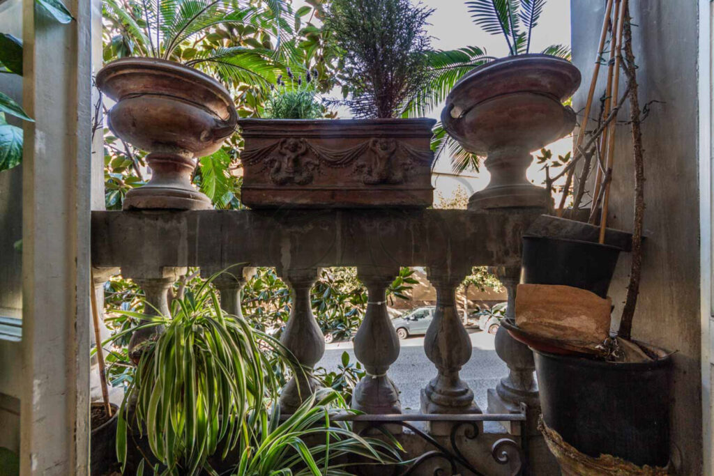 Grande vetrata del giardino d'inverno, appartamento venduto da Class & Country Homes nel Rione Monti.