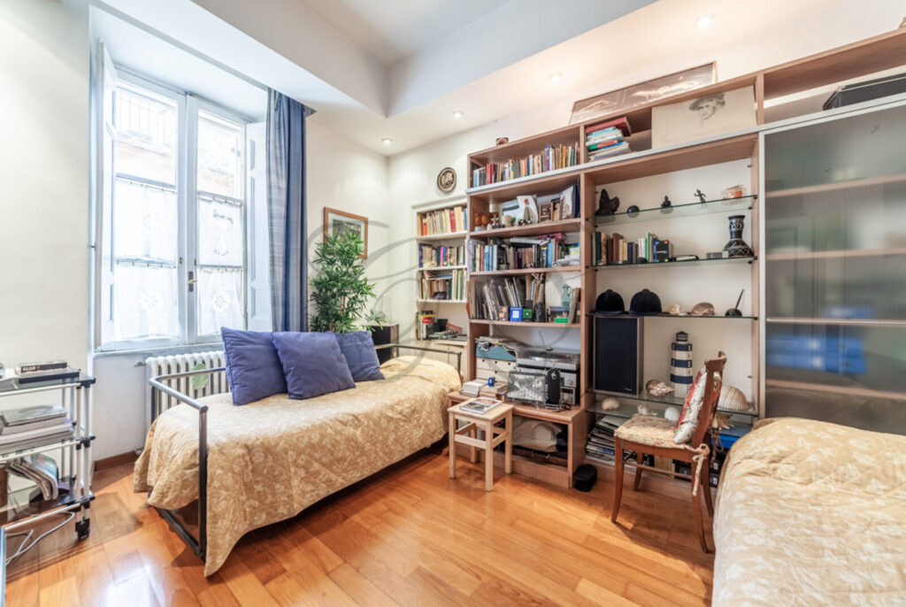 Corridoio della zona notte in appartamento venduto da Class & Country Homes nel Rione Monti.
