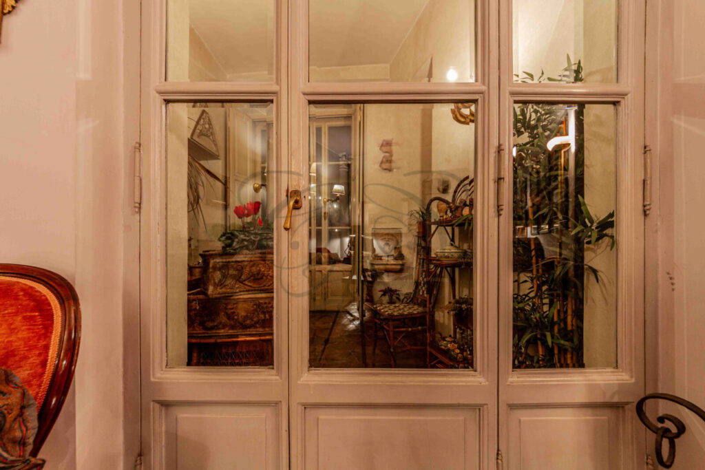 Dettaglio del giardino d'inverno in un appartamento di prestigio venduto da Class & Country Homes.