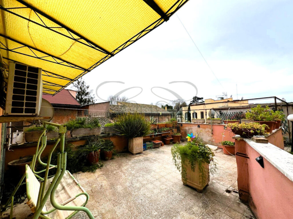Luminosità degli interni in un appartamento di 150 mq venduto da Class & Country Homes a Roma.