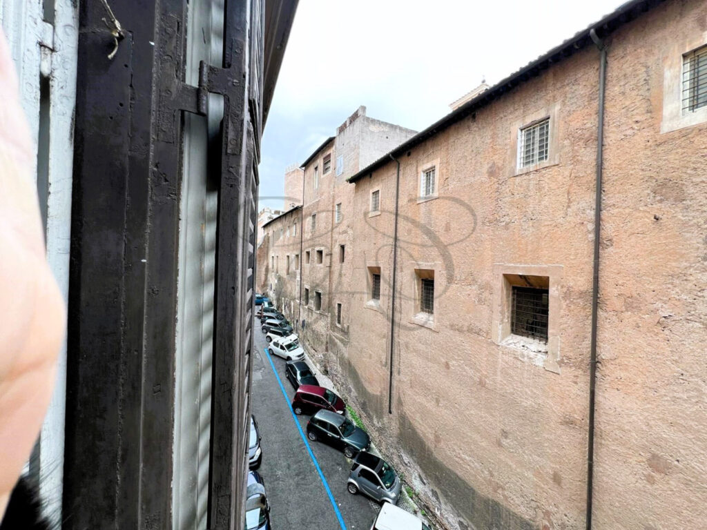 Palazzo d'epoca nel Rione Monti, sede di un investimento immobiliare concluso da Class & Country Homes.