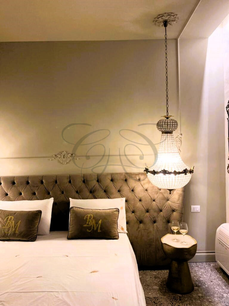 The interior of a unique dammuso for sale in the historic centre of Noto, Sicily, offered by Class & Country Homes.