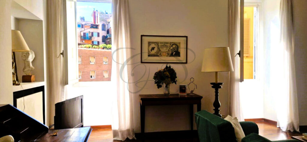 Palazzo storico con ascensore in Via Giulia, dove si trova l'appartamento affittato da Class & Country Homes.