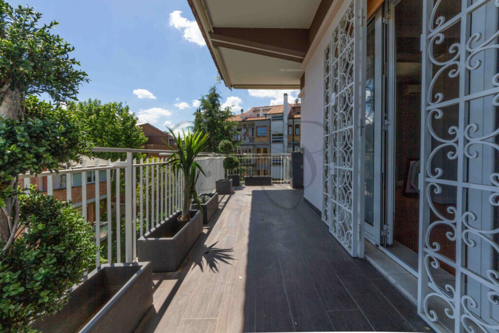Rent in Rome with Terrace