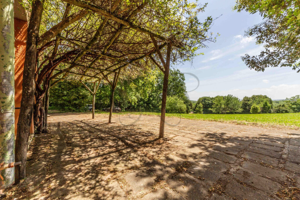 Villa in vendita immersa nel verde a Manziana, a 40 minuti da Roma