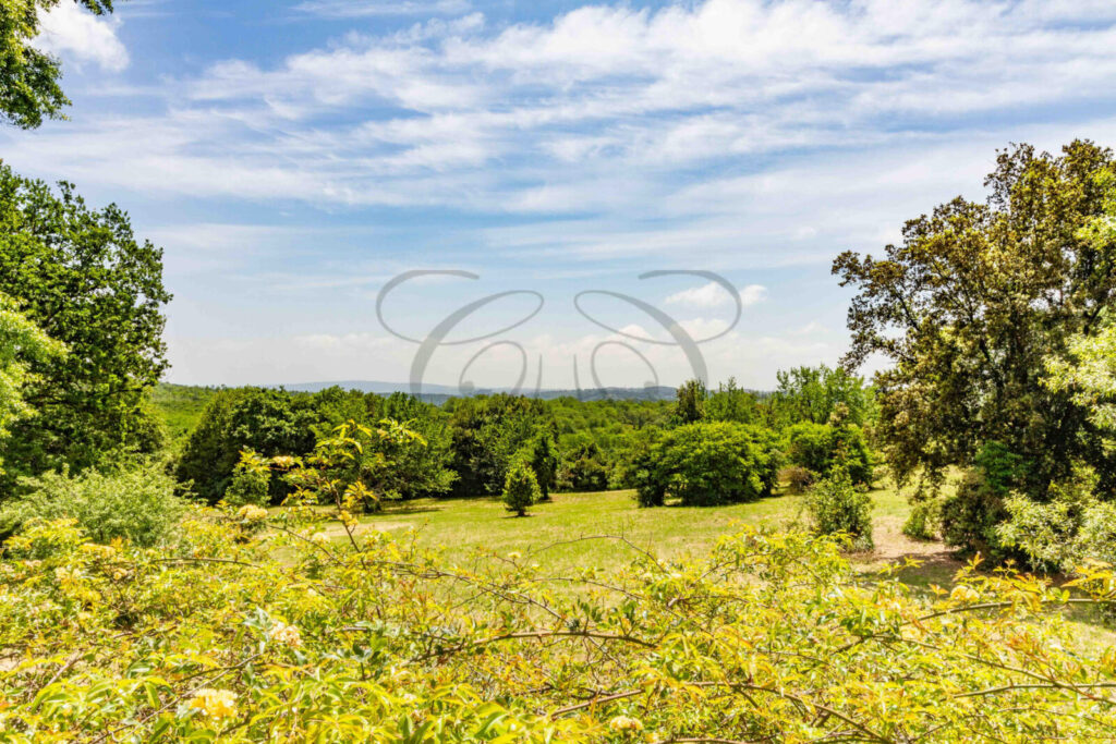 Villa in vendita a Manziana, in posizione strategica vicino al Lago di Bracciano.