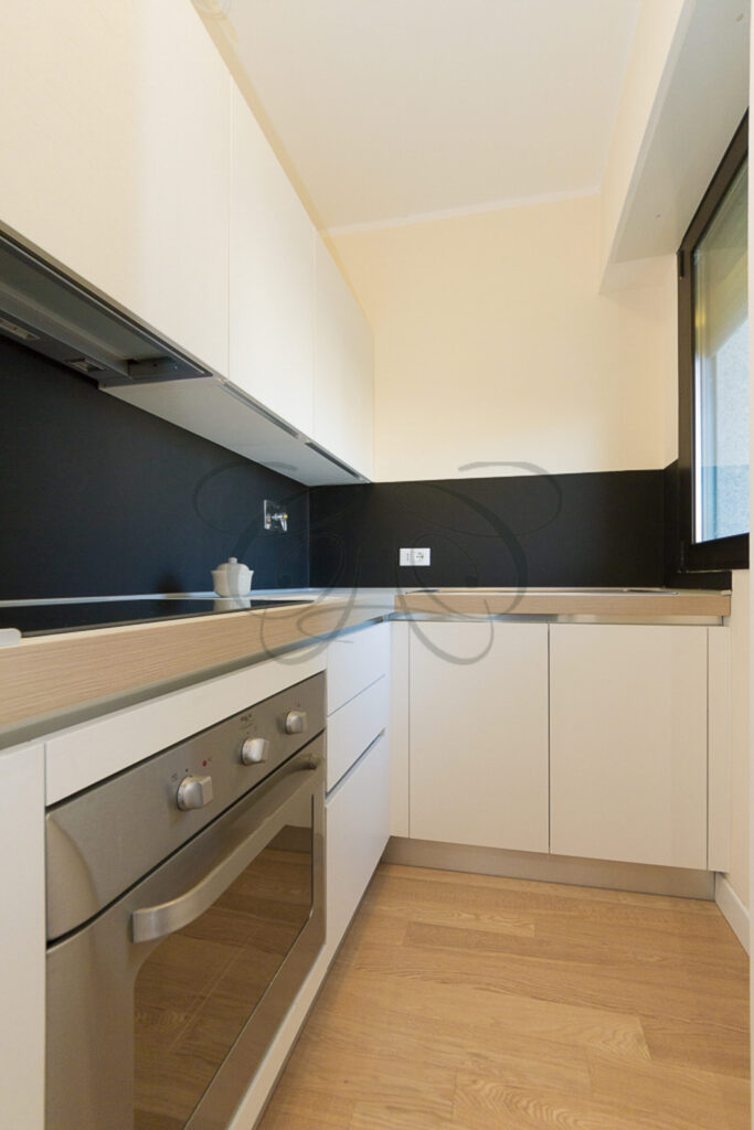 Rent Rome Central Area: Furnished 3-Rooms with Garage - Class & Country Homes