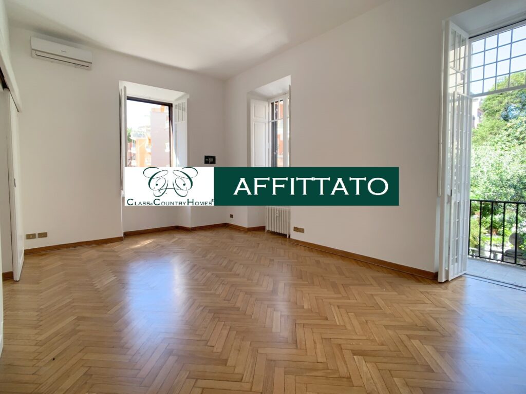Ampio salone doppio con pavimenti di pregio in appartamento di lusso affittato da Class & Country Homes nel quartiere Pinciano, Roma.