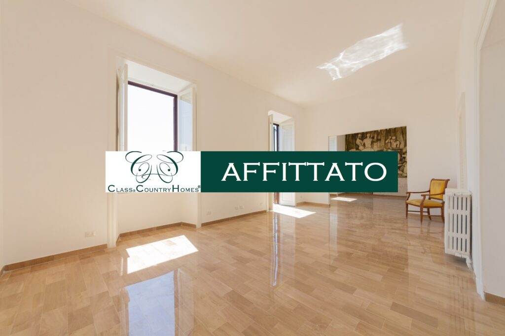 Sala da pranzo con affresco storico in appartamento di lusso affittato da Class & Country Homes a Roma, quartiere Pinciano.