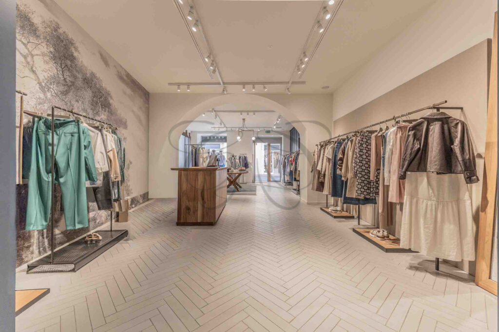 An image symbolizing a trophy asset investment in commercial real estate in Rome, offered by Class & Country Homes.