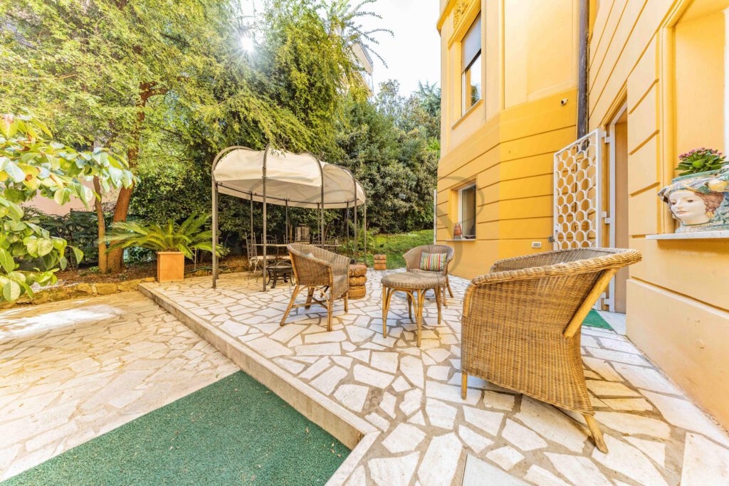 Paved garden patio with dining gazebo at the Pinciano villino - Class & Country Homes.
