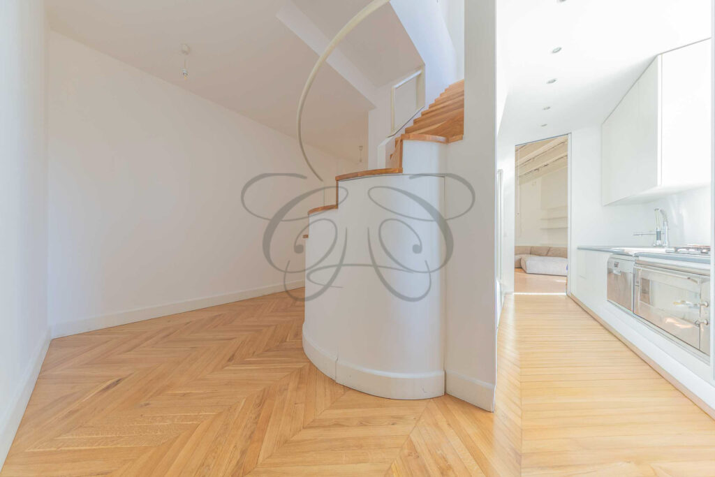 Entrance hall with spiral staircase in the luxury penthouse for rent - Class & Country Homes.