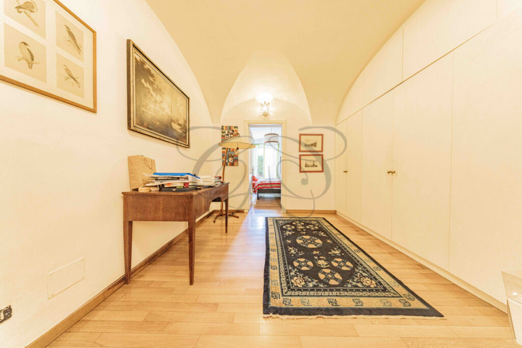 Antechamber to a bedroom, functioning as a study and dressing room - Class & Country Homes.