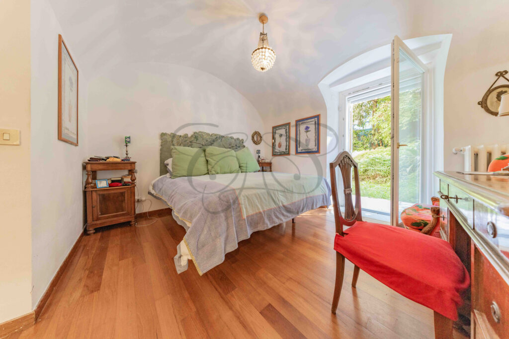 Master bedroom with parquet flooring and antique furniture - Class & Country Homes.