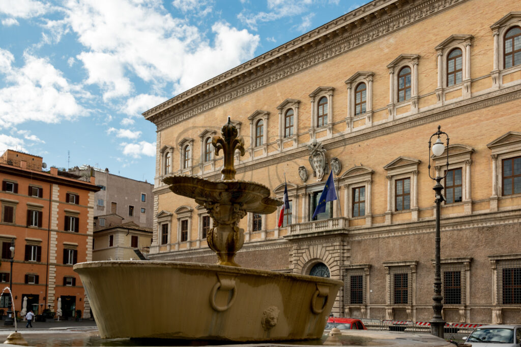 View of Palazzo Farnese facade behind the fountain - Class & Country Homes.