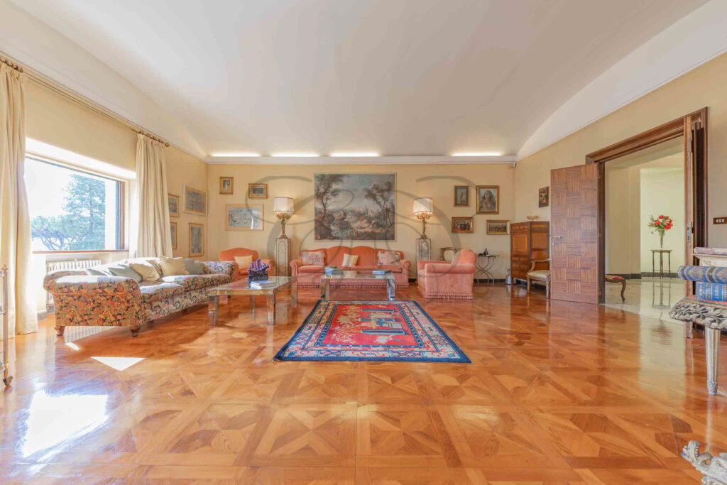 The enfilade (infilata) of the grand reception rooms - Class & Country Homes.