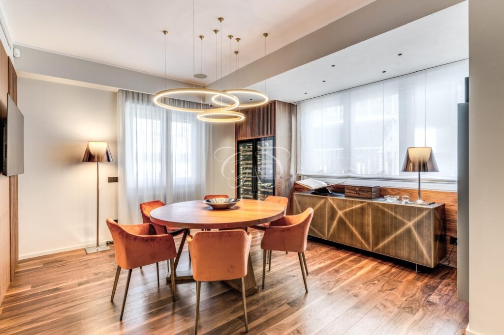 Camilluccia Roma appartamento vendita lusso — sala da pranzo con credenza su misura