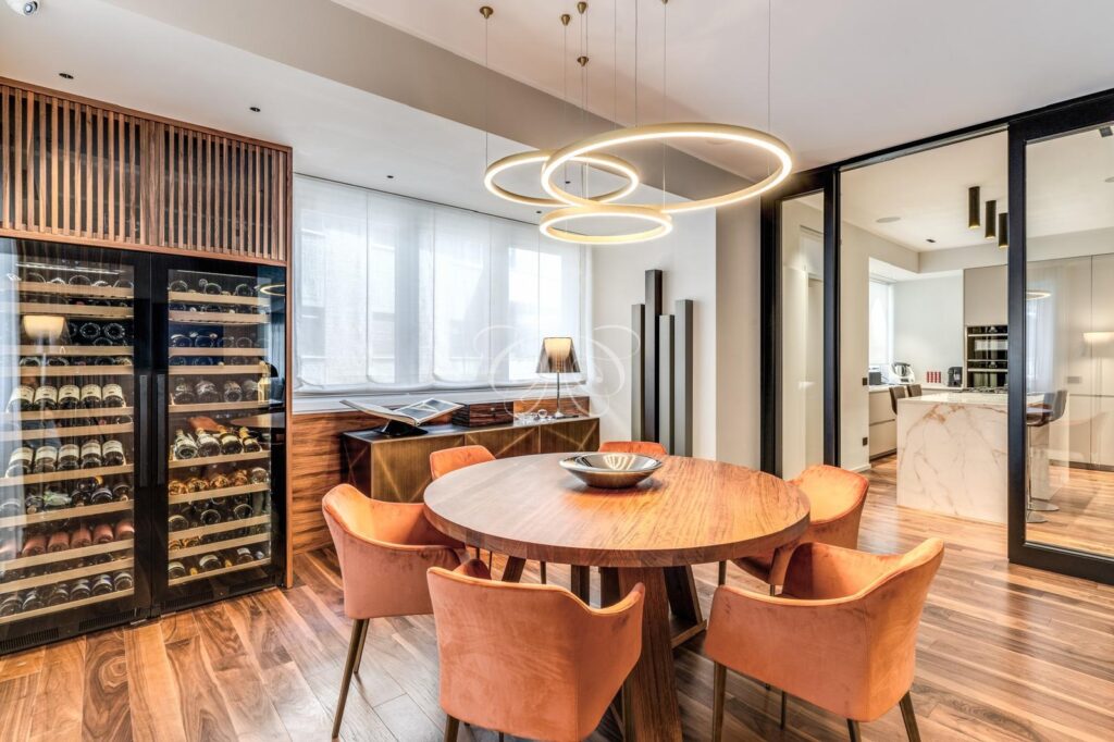 Camilluccia Roma appartamento vendita lusso — sala da pranzo affacciata sulla cucina