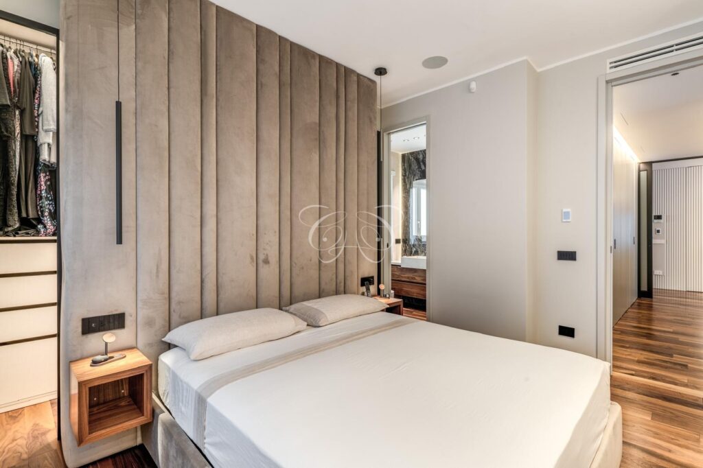 Camilluccia Roma appartamento vendita lusso — camera padronale con accesso alla cabina armadio