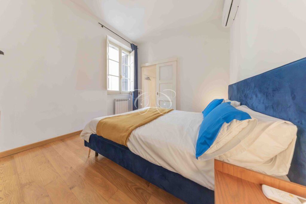 Borgo Vittorio Roma appartamento affitto pregio — camera su cortile interno