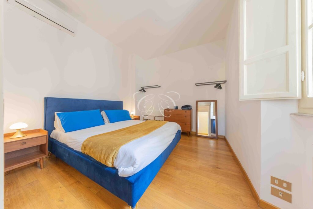 Borgo Vittorio Rome luxury apartment for rent — bedroom with double bed