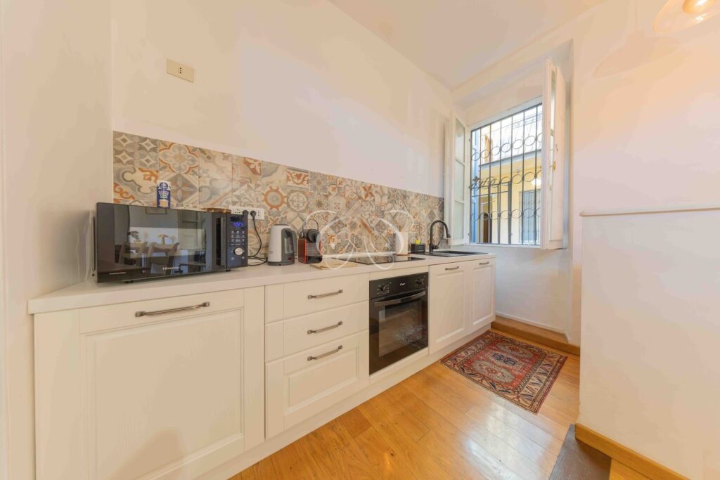 Borgo Vittorio Rome luxury apartment for rent — kitchen with induction hob and oven
