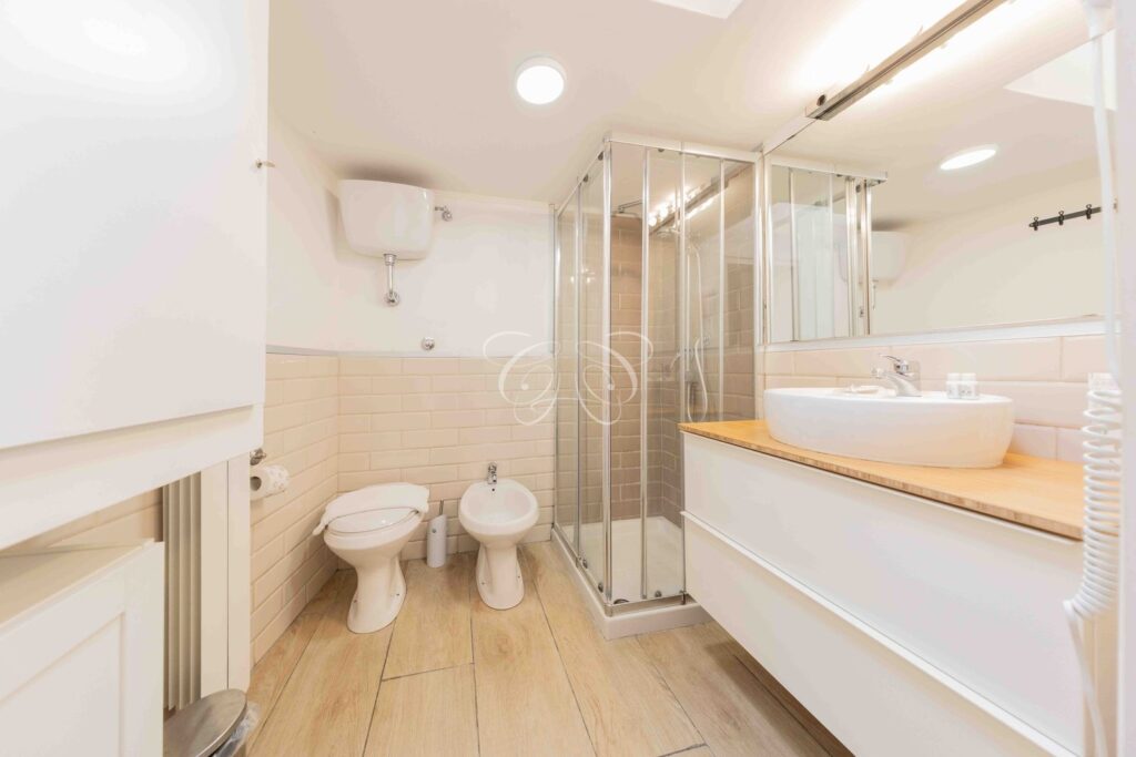 Prati Rome apartment for sale investment — shower room