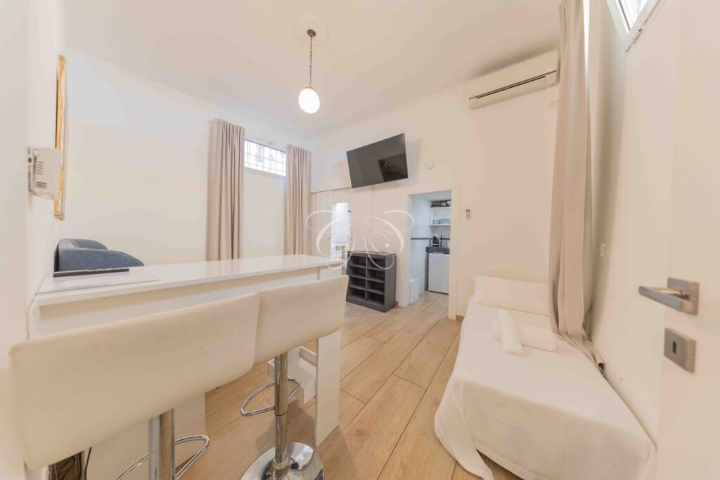 Prati Roma appartamento vendita investimento — camera con zona giorno