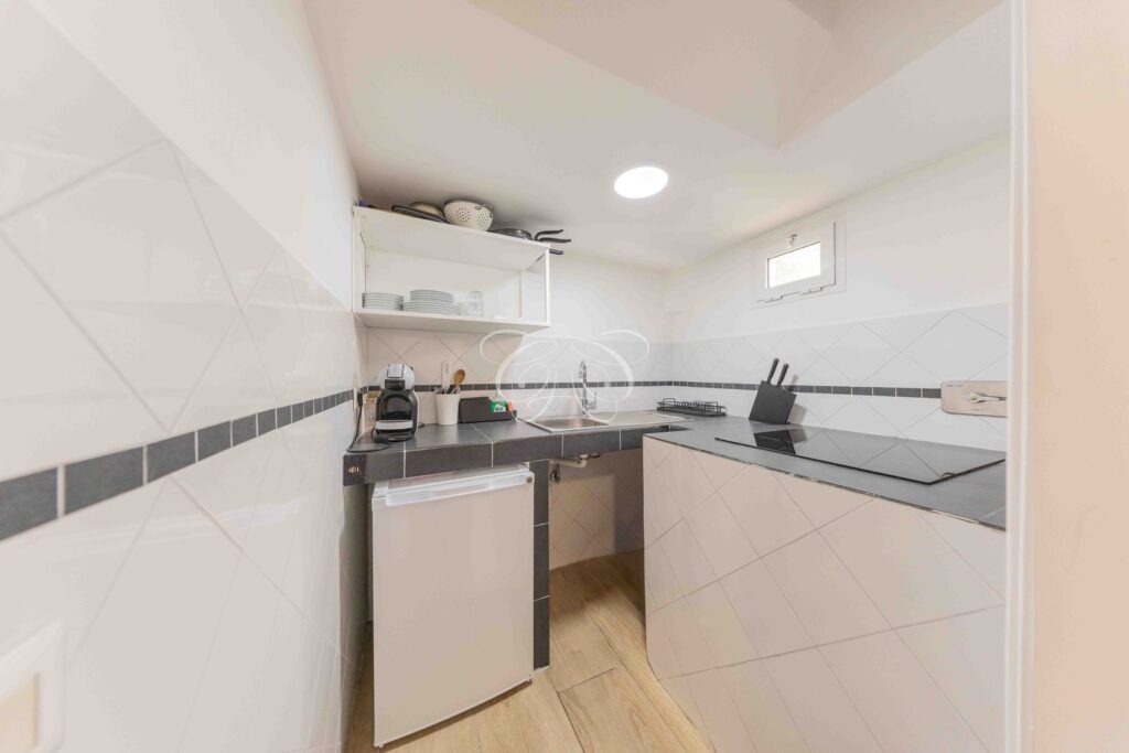 Prati Rome apartment for sale investment — kitchenette