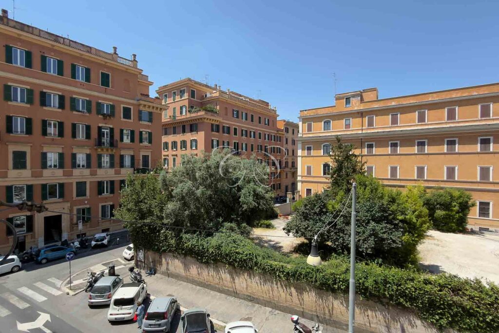 Sell luxury apartment Prati Rome — dual-aspect apartment with street views