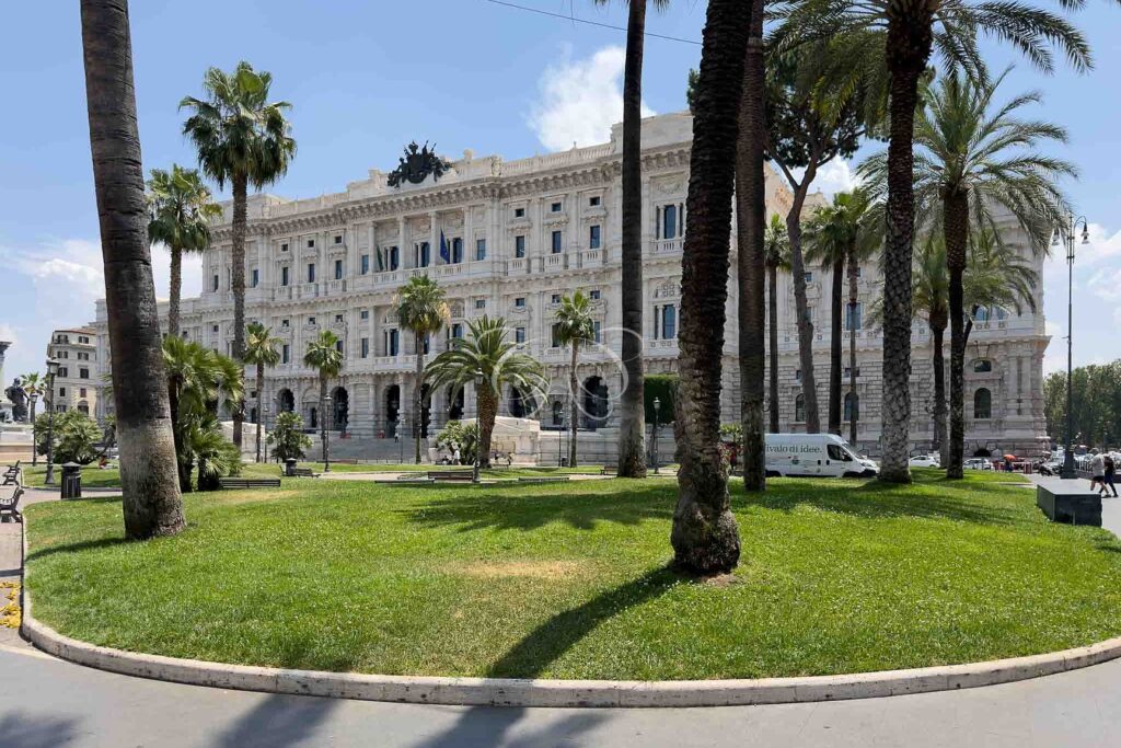 Sell luxury apartment Prati Rome — Piazza Cavour and the Palace of Justice nearby