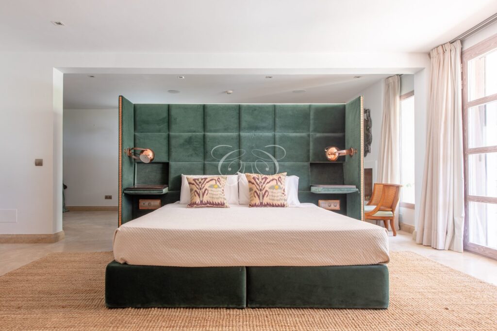 Roca Llisa Ibiza villa vendita lusso — camera da letto