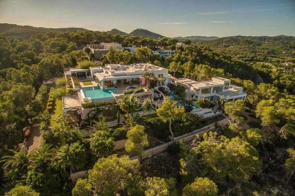 Roca Llisa Ibiza villa vendita lusso — vista aerea nella pineta