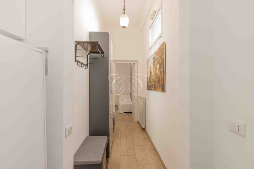 Sell apartment Prati Rome — entrance